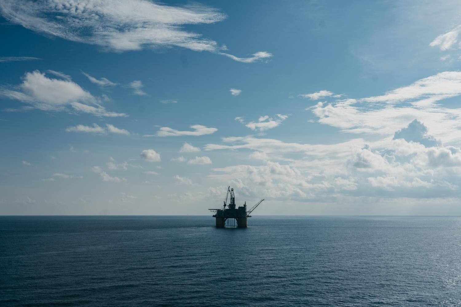 Offshore rig on the horizon